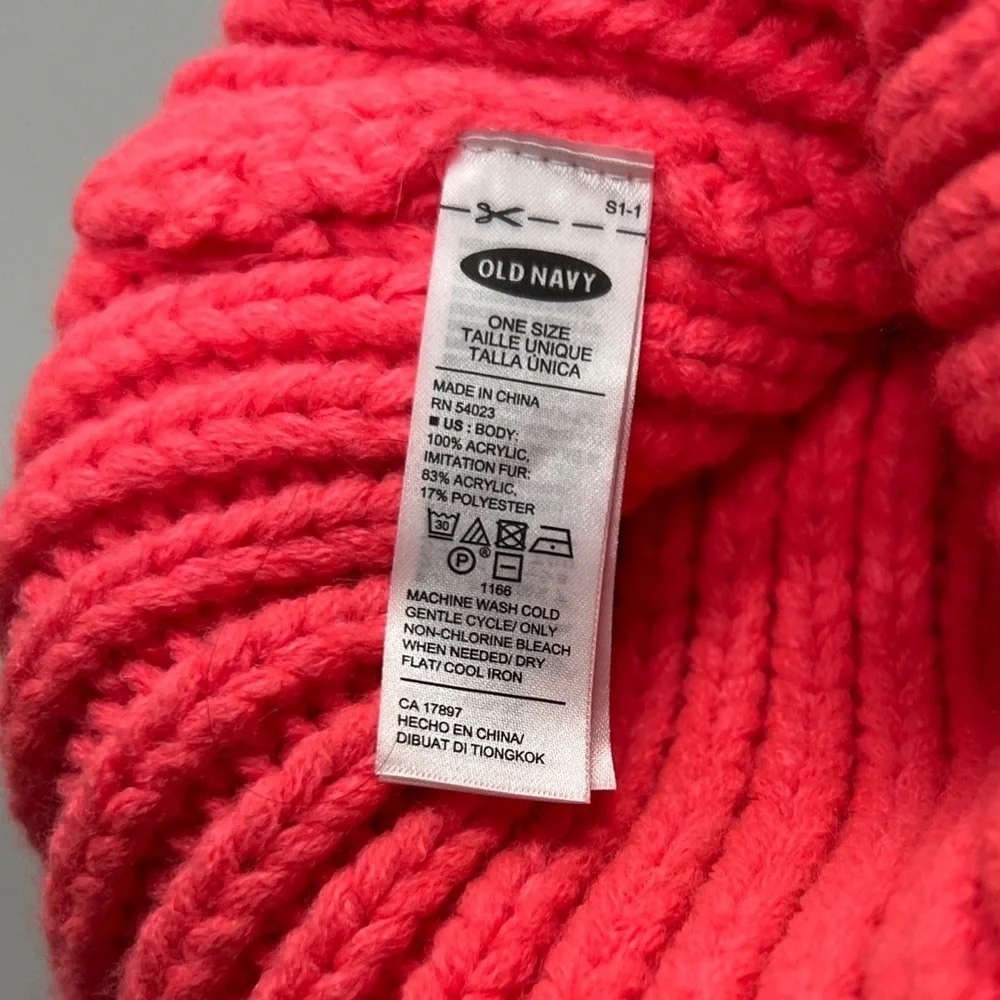 Old Navy Winter Beanie Crochet Knit Faux Fur Pom Hat Melon Color One Size EUC